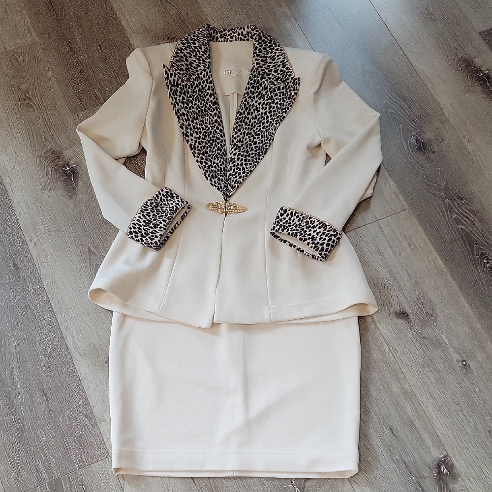 Chic Cache Cream Diamond (faux) & Leopard Accent Blazer & Skirt 2 Piece Set - Picture 13 of 16